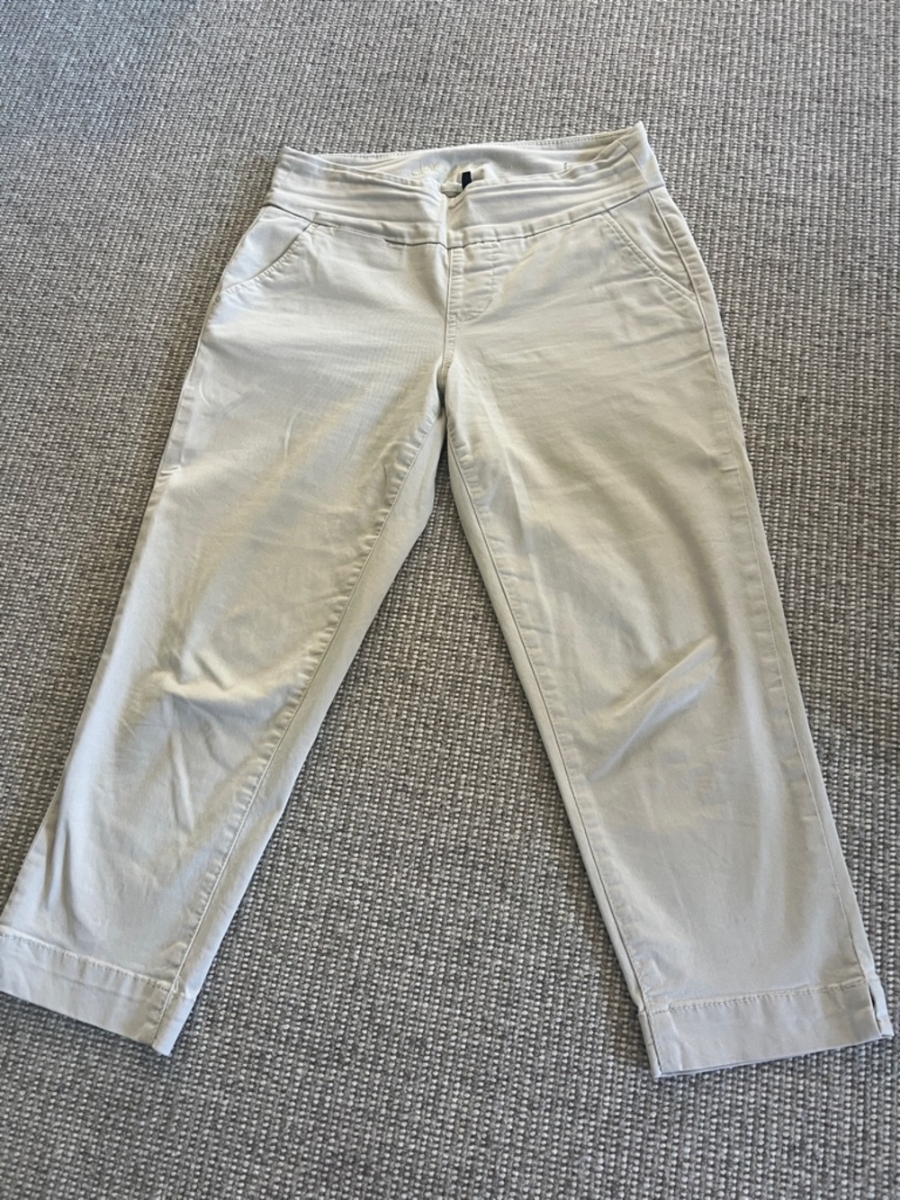 Jag Jeans light khaki color.  Size 6.  Cropped